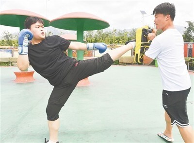 非一帆风顺, 用汗水去证, 底的他用血