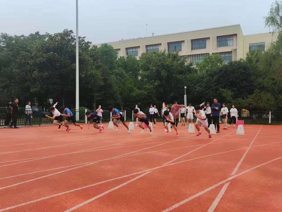 人次达男子 人次达男子